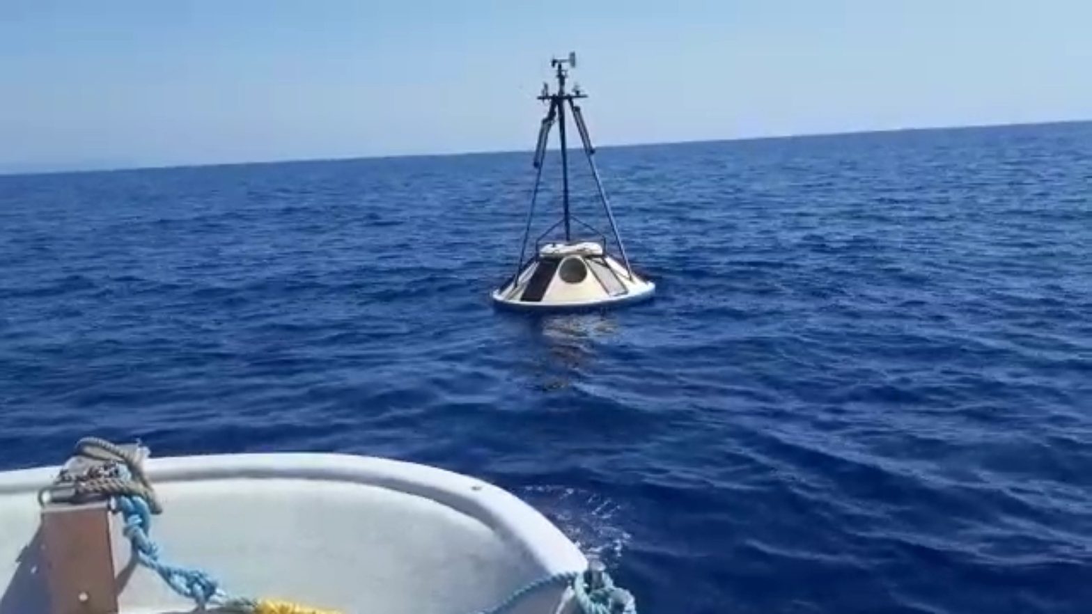 E’ tornata in acqua la boa meteo marina di Capo Mele